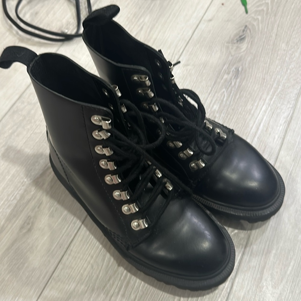 Dr Martens Assange Lace Boot Size 6